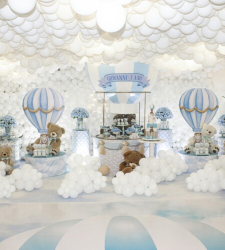 Dreamy teddy bear themed party with balloon decor and cakes in Angola.